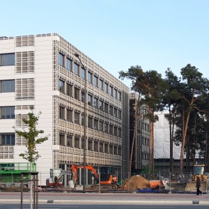 Bild eines im Bau befindlichen Bürogebäudes auf dem Siemens-Campus